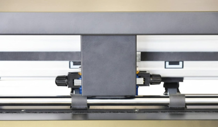 Режущий плоттер для UV-DTF стикеров SAGA CPF900IIPCAM