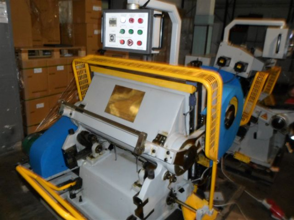 Тигельный пресс серии ZHHJ 920B для высечки и биговки усиленной конструкции