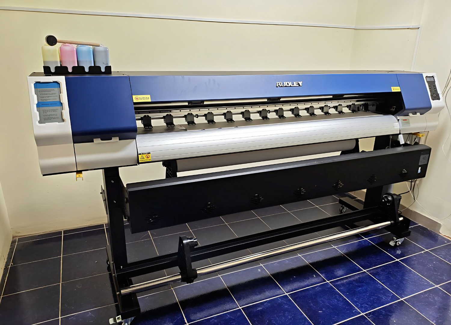 Запуск экосольвентного принтера Audley S2000 в Москве