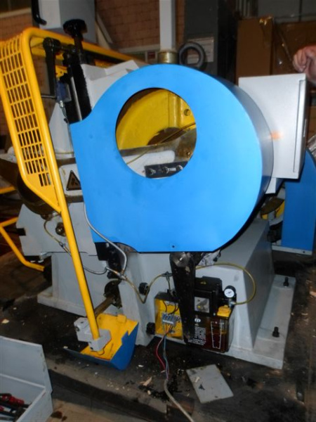 Тигельный пресс серии ZHHJ 920B для высечки и биговки усиленной конструкции