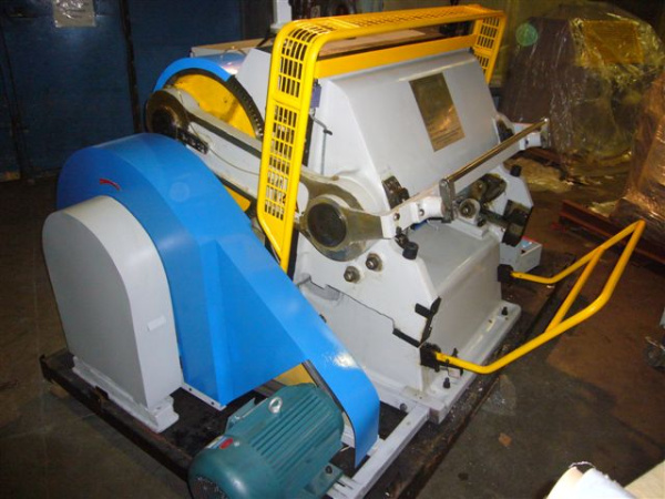 Тигельный пресс ZHHJ-1040 для высечки и биговки усиленной конструкции