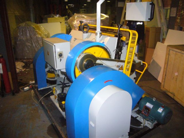 Тигельный пресс ZHHJ-1040 для высечки и биговки усиленной конструкции