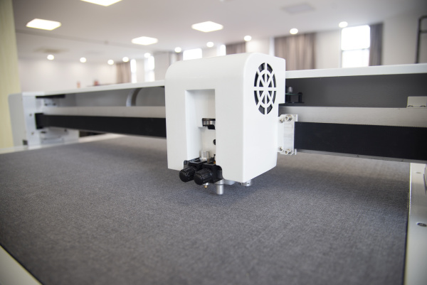 Планшетный режущий плоттер SAGA FCT6698